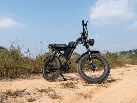 Fiido T3 Max side profile showing longtail geometry and cargo rack with child seats